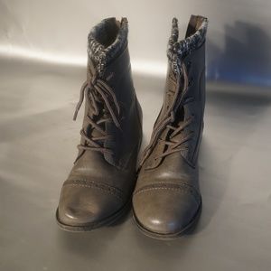 Woman"s Leather Boot